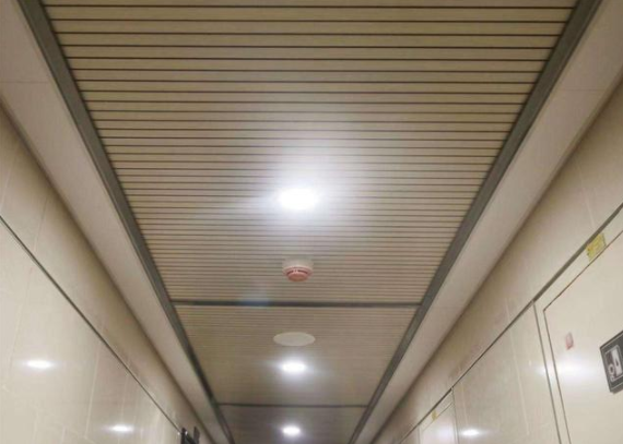 木制穿孔吸音板：吸音板吊頂做法是什么？安裝隔音吊頂注意事項
