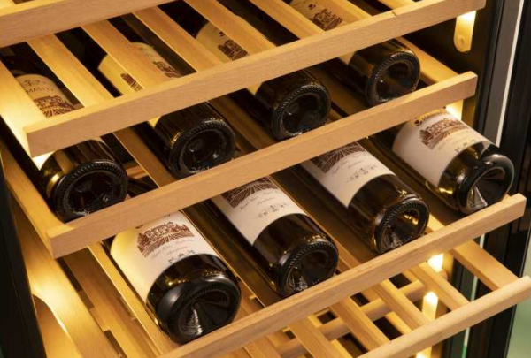 廚房整體櫥柜效果圖：廚房整體酒柜選購有哪些注意事項？