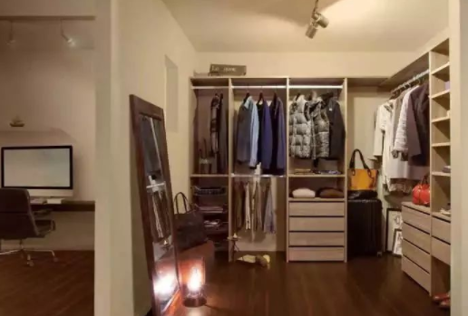 時(shí)尚衣帽間裝修：不同面積的衣帽間，怎么布局才算合理？