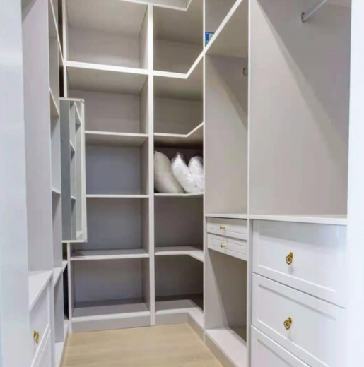 衣帽間設(shè)計(jì)圖：衣帽間的“門”怎么加？加到哪好呢？