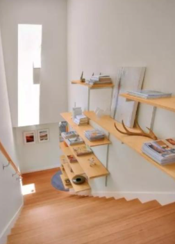 木樓梯扶手模型：家里樓梯扶手，裝實(shí)木還是不銹鋼？