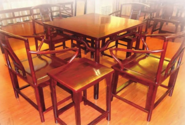 簡約風(fēng)格家裝的特點：現(xiàn)代簡約風(fēng)格中家具的搭配有什么技巧？