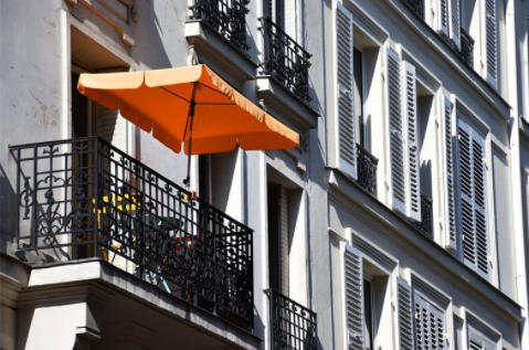 現(xiàn)代簡約風(fēng)的鐵藝家具如何選購？