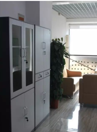 現(xiàn)代實木辦公家具：現(xiàn)代鋼制辦公家具的優(yōu)勢有哪些？