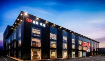 曲美現(xiàn)代實(shí)木家具：曲美家居全屋定制在業(yè)內(nèi)排名第幾？曲美家居加盟費(fèi)多少錢(qián)？