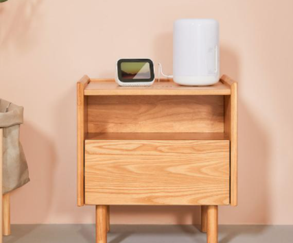 臥室設(shè)計效果圖：臥室床頭柜怎么選，8H實木無線充電床頭柜體驗