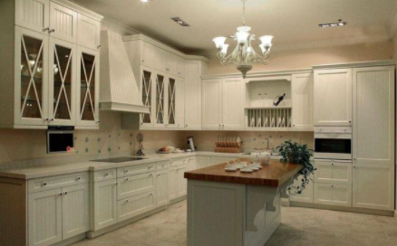 【新型櫥柜門板品牌】櫥柜門合頁有哪些種類？櫥柜門合頁安裝有什么方法？