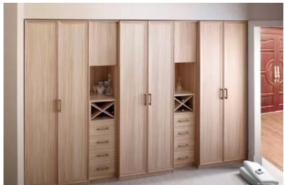 臥室衣柜門板：衣柜門板的款式有幾種，衣柜柜體不同材質(zhì)優(yōu)缺點
