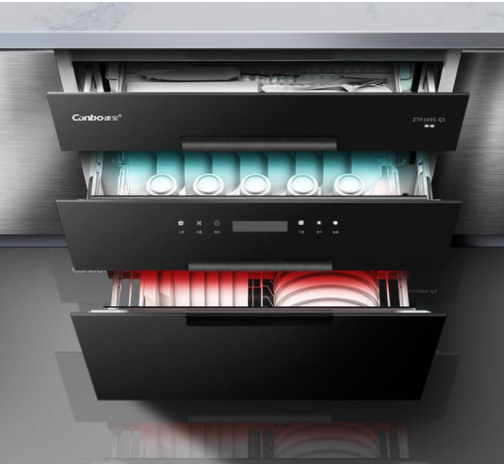 北京實木櫥柜門板：立柜柜門不齊是怎么回事？能否自行處理？