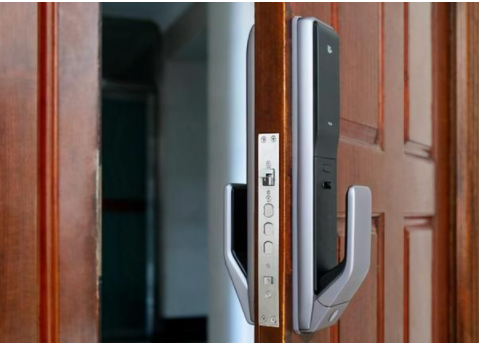 【安全密碼鎖具】智能鎖安裝位置尺寸怎么量？安裝智能鎖量好尺寸很關(guān)鍵