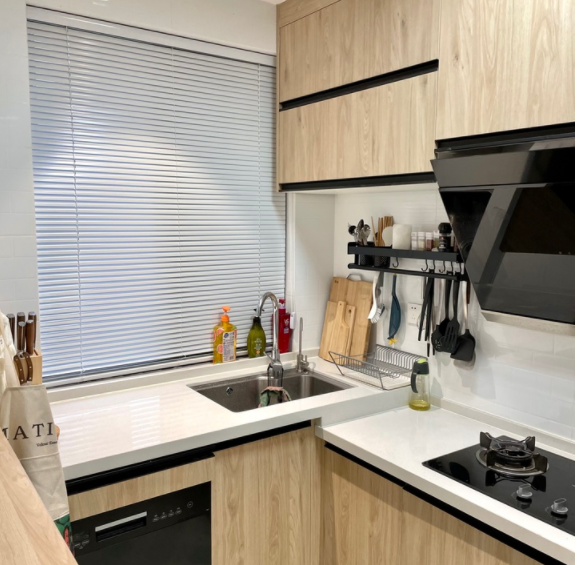 家裝窗簾軟裝效果圖：廚房該裝窗簾嗎？你們家廚房有窗簾嗎