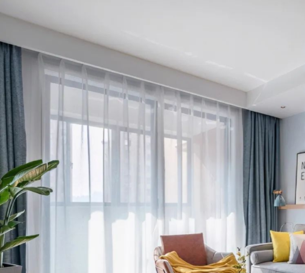 【窗簾的掛法】客廳陽臺(tái)打通了，窗簾掛在哪里好呢？