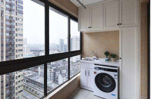 【陽臺(tái)儲(chǔ)物柜子定做】陽臺(tái)柜怎么設(shè)計(jì)好?陽臺(tái)柜子設(shè)計(jì)方案都有哪些？