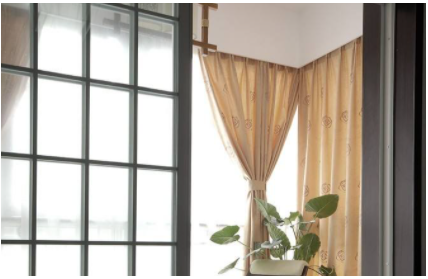 【定制隔熱窗簾】陽臺(tái)裝窗紗窗簾還是窗簾遮陽布好？