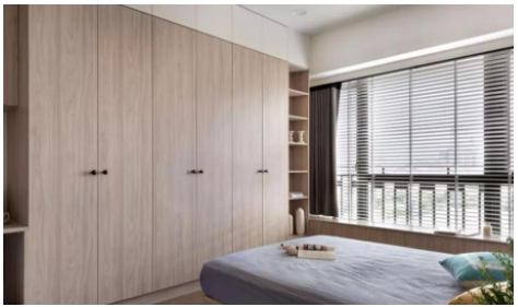 【昆明小戶型家裝】家裝臥室衣柜和床應(yīng)該怎么擺放？家裝臥室衣柜如何進(jìn)行裝飾