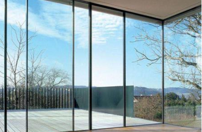 【家具安裝工招聘】在家具的選購安裝中，玻璃和鋼化玻璃有什么不同之處