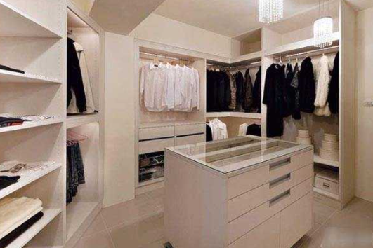 【定做整體衣柜招商】怎么設(shè)計衣柜來滿足對空間的需求？