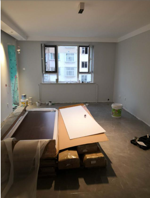 胡桃木家具：黑胡桃木色與墻面灰搭配，簡(jiǎn)約舒適彰顯個(gè)性時(shí)尚