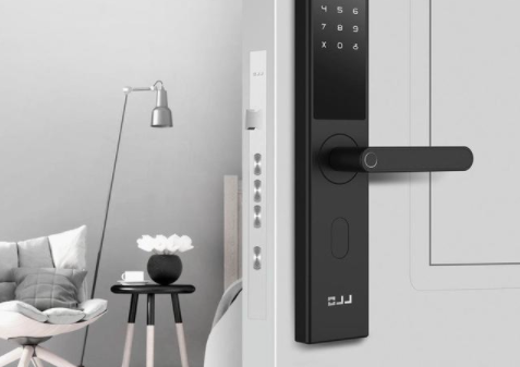 【杭州米家智能門鎖】安裝智能門鎖的人越來越多，選購時(shí)該注意什么呢？